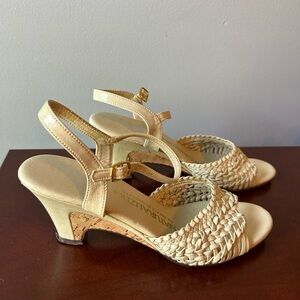Naturalizer braided vintage sz 5-51/2 cream, beige sandals w adjustable straps
